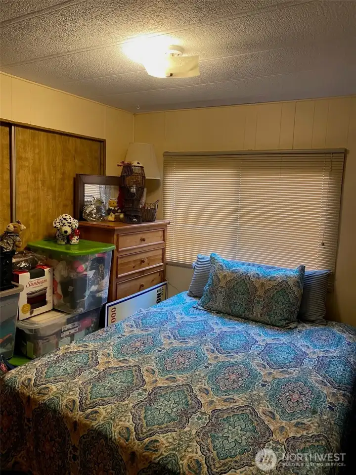2nd bedroom