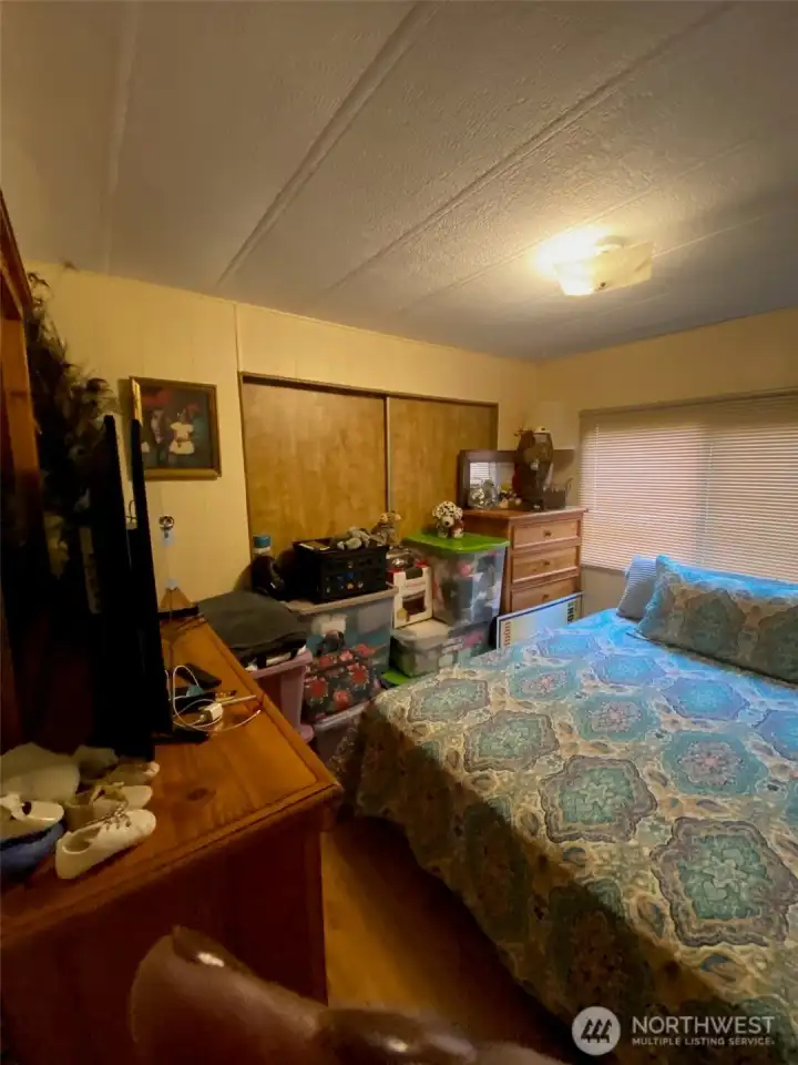 2nd bedroom