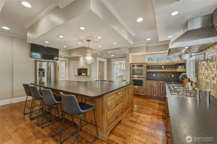 Chef's Kitchen w/ Gas Range