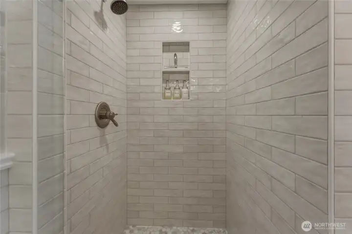 Primary Ensuite 1 - Main Floor