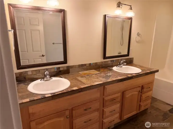 Upper Floor Main Bathroom