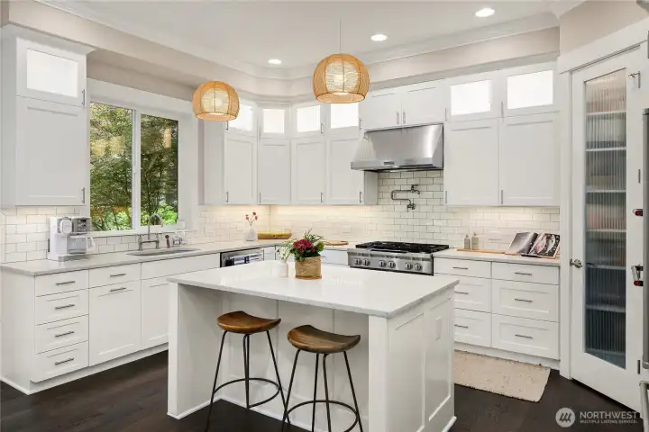Quartz countertops and abundant storage