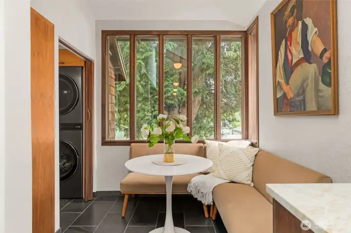 Great natural light & privacy