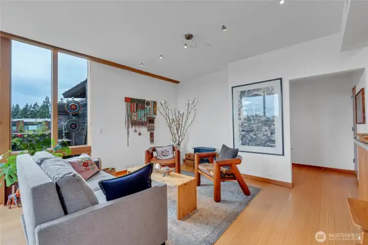 Bright, open floorplan with prime territorial views. Bright, open floorplan with prime territorial views.