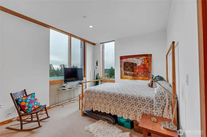 Floor to ceiling windows, capturing eastern and southern exposure. Floor to ceiling windows, capturing eastern and southern exposure.