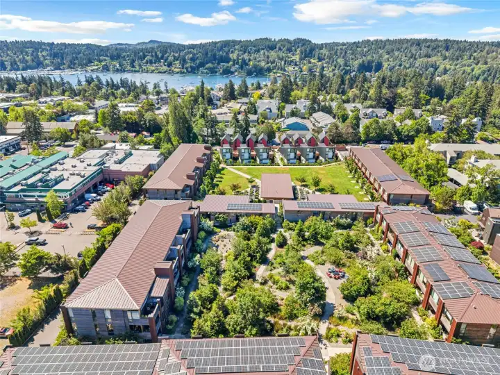 Minutes from downtown Winslow and the Bainbridge ferry. Minutes from downtown Winslow and the Bainbridge ferry.