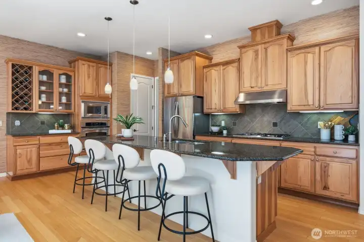 Lots of storage and counter space in the kitchen Lots of storage and counter space in the kitchen