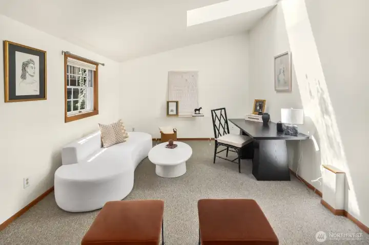 The private lower residence offers a spacious, inviting living area—ideal for long-term tenants, short-term guests, or multi-generational living. The private lower residence offers a spacious, inviting living area—ideal for long-term tenants, short-term guests, or multi-generational living.