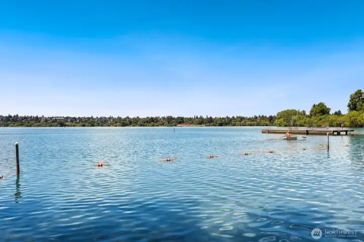 Just moments from Green Lake, where morning strolls or runs, evening paddles, and weekend picnics can become part of daily life. Just moments from Green Lake, where morning strolls or runs, evening paddles, and weekend picnics can become part of daily life.