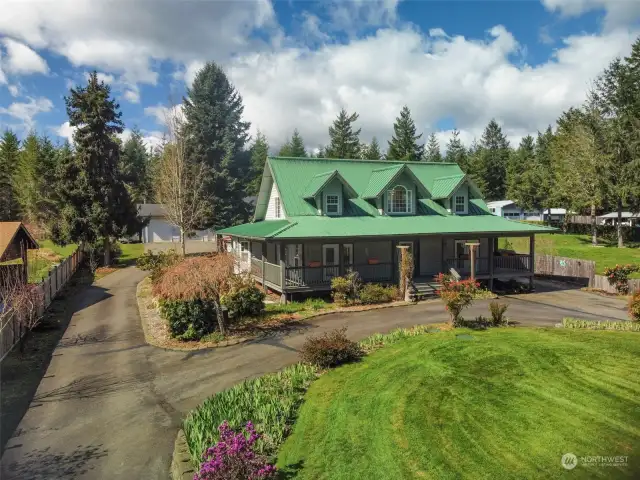 Welcome to South Puget Sound just a few miles from downtown beautiful Allyn. This incredible Pride of Ownership home sits east of Case Inlet in the territory known as Grapeview.