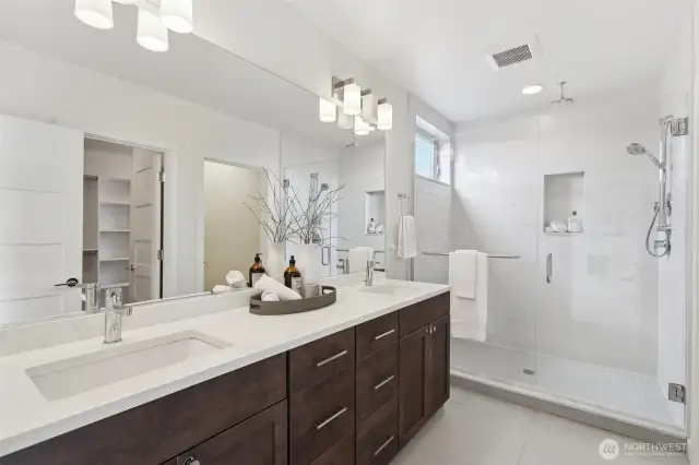 Primary en-suite