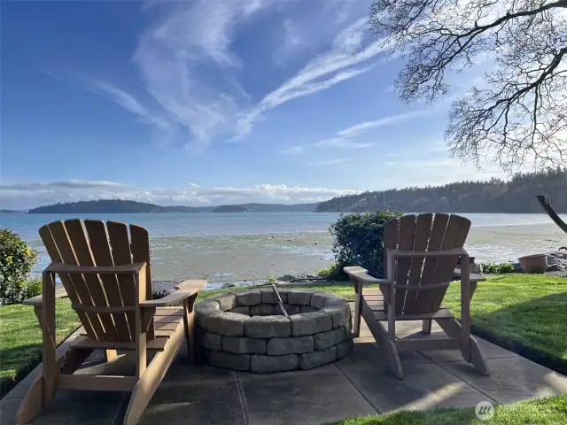 South facing views over Similk Bay...