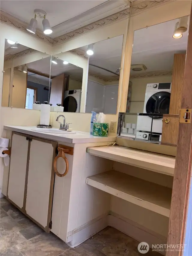 Full Bath/Laundry