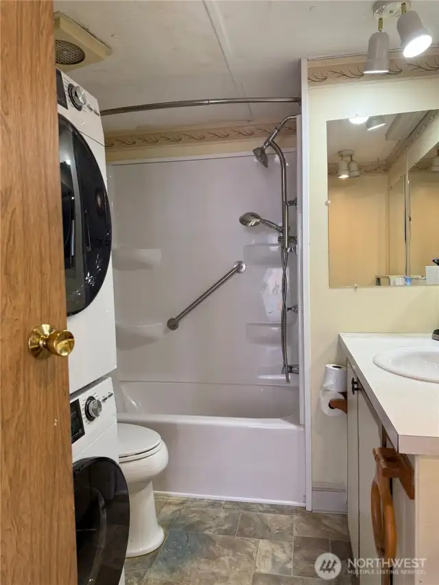 Full Bath/Laundry