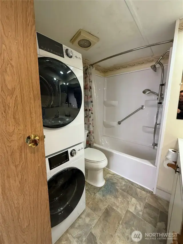 Full Bath/Laundry