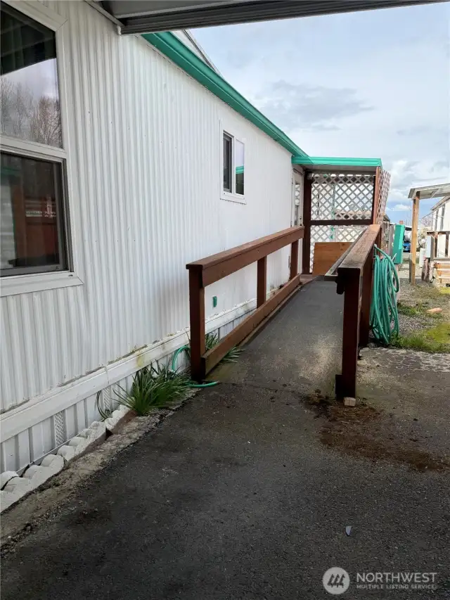Side entrance with ramp