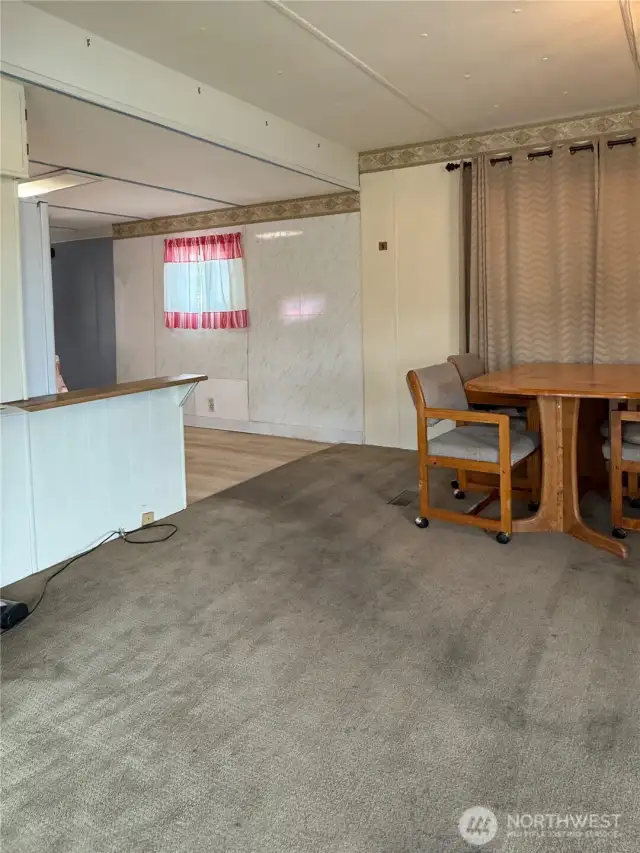 Dining area/kitchen