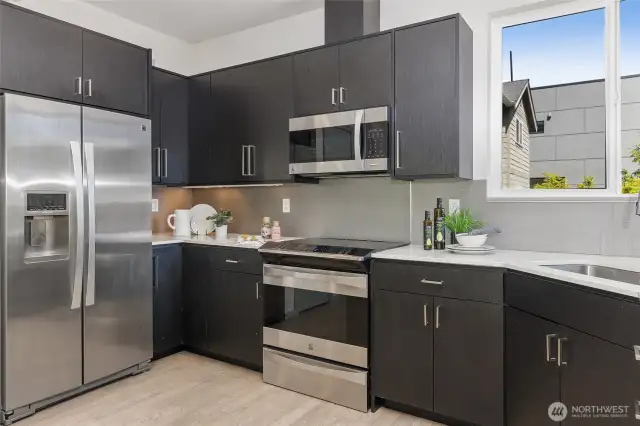 High end SS appliances and soft close drawers!