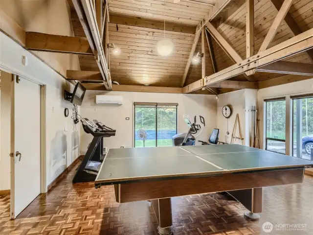 Pingpong at the ready.
