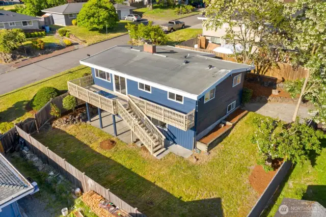 Generous flat and sunny lot