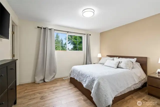 Primary w/ensuite