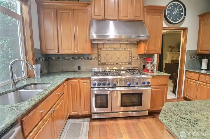 The 46" Thermador Pro 6-Burner Gas, double oven, griddle, and the beautiful backsplash.