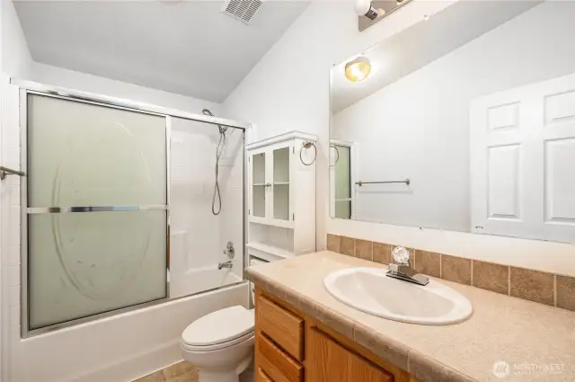Main floor bathroom, conveniently located across from the guest rooms.