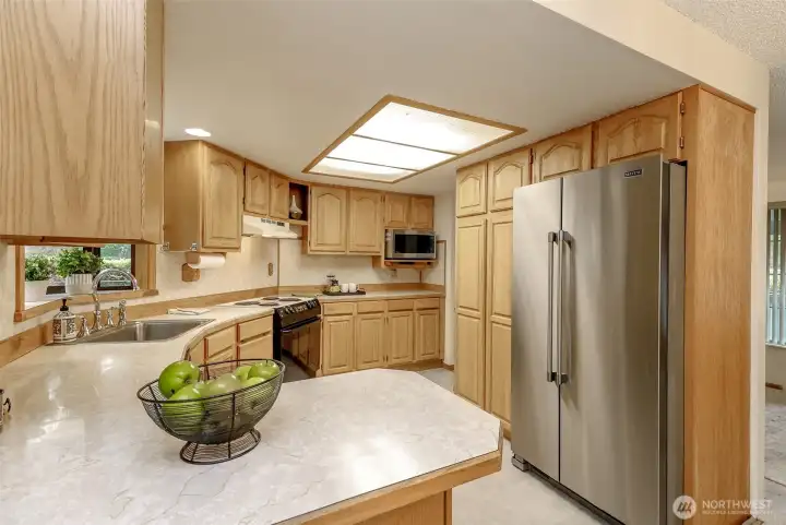 All Appliances stay, open the cabinets to find many amazing pull outs in the custom cabinets.