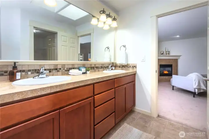 Double sinks in primary bathroom