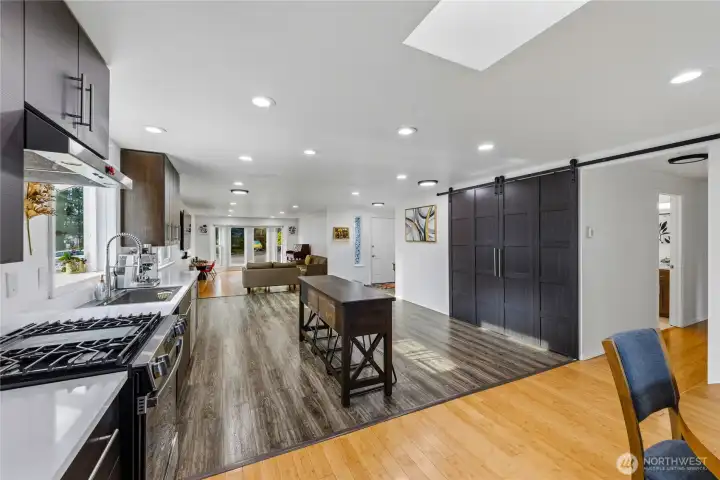 538 NW Ensign Drive - Kitchen/Dining