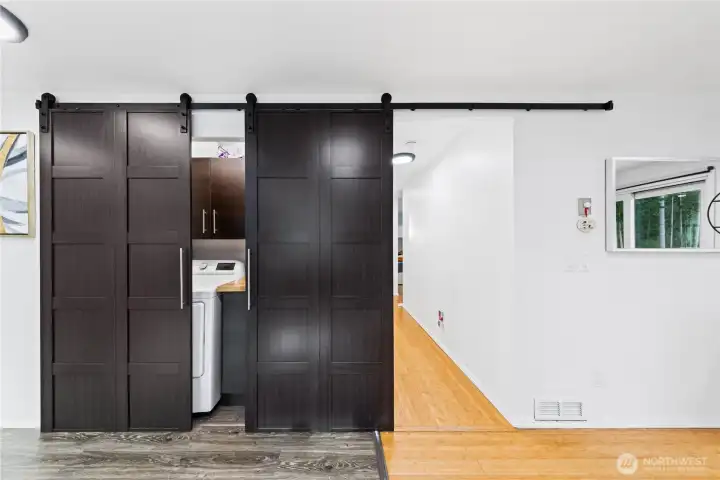538 NW Ensign Drive - Modern laundry room