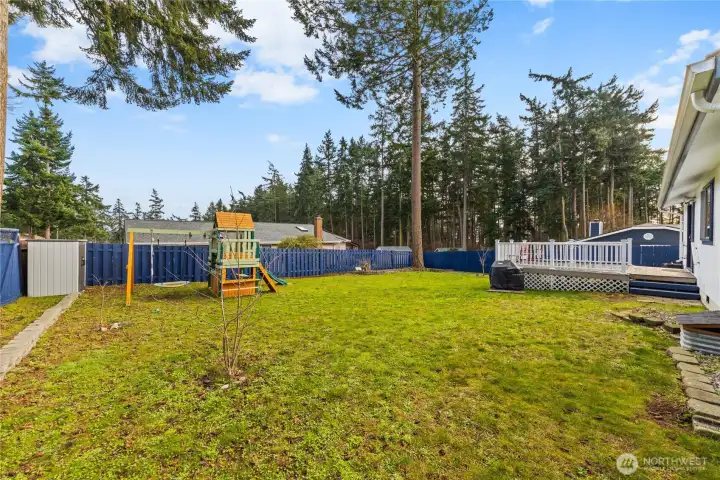 538 NW Ensign Drive - Large backyard
