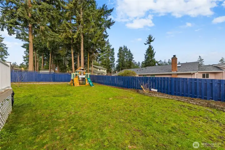 538 NW Ensign Drive - Large backyard