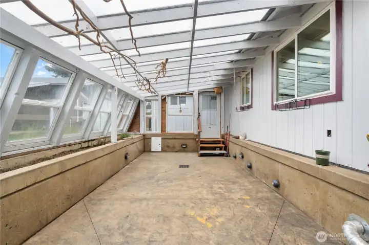 greenhouse/earthroom
