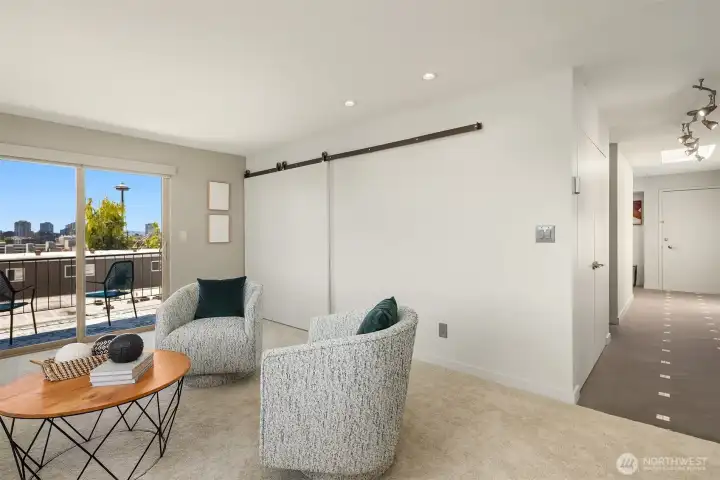 Living room and covered deck with amazing 270° view