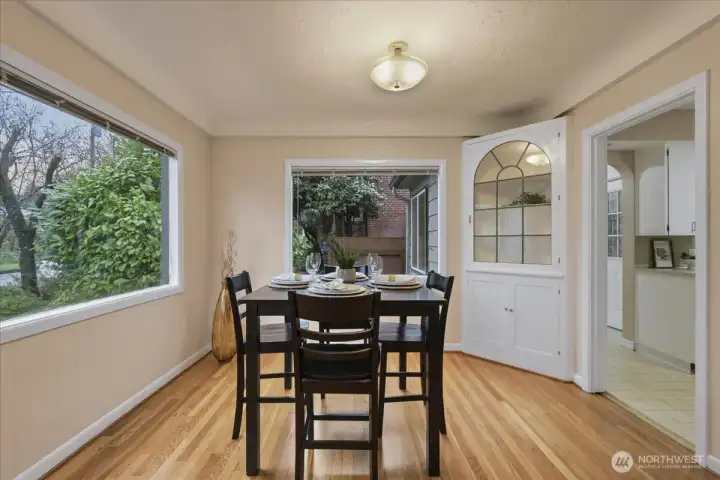 Dining room, hardwood floors, coved ceilings