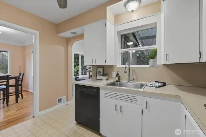 Kitchen, gas stove, built-in microwave, dishwasher, free-standing fridge, ceiling fan