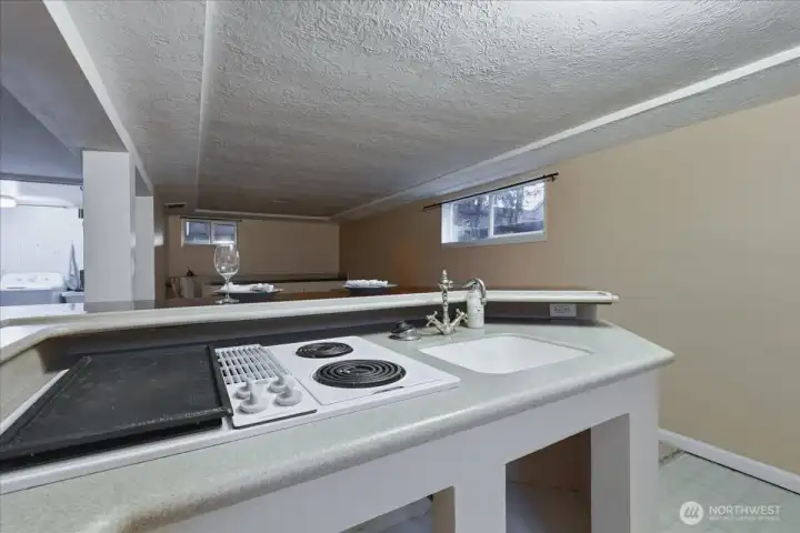 Basement Kitchenette w/ eat bar