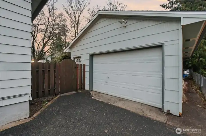 Detached garage