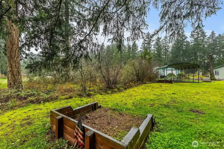 Enjoy the horseshoe pit year round