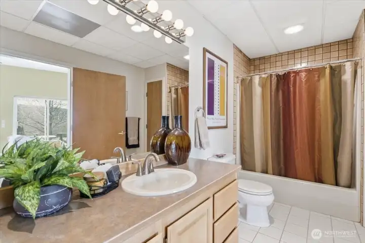 First floor full bath room.