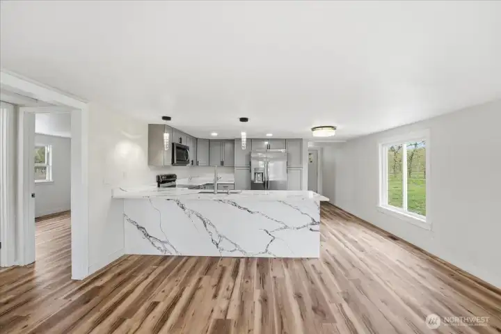 Kitchen Peninsula with bar seatting