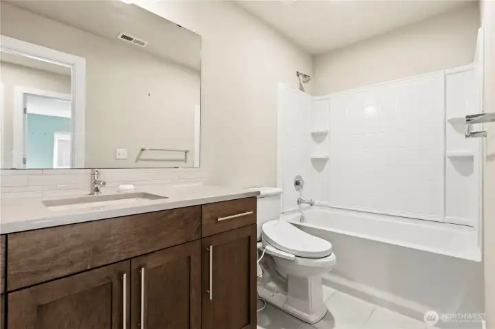 Upstairs full bathroom