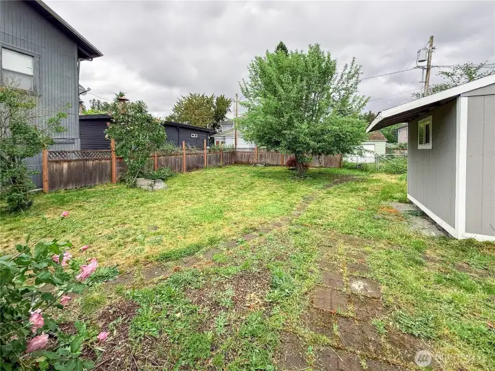 Enjoy ample yard space!