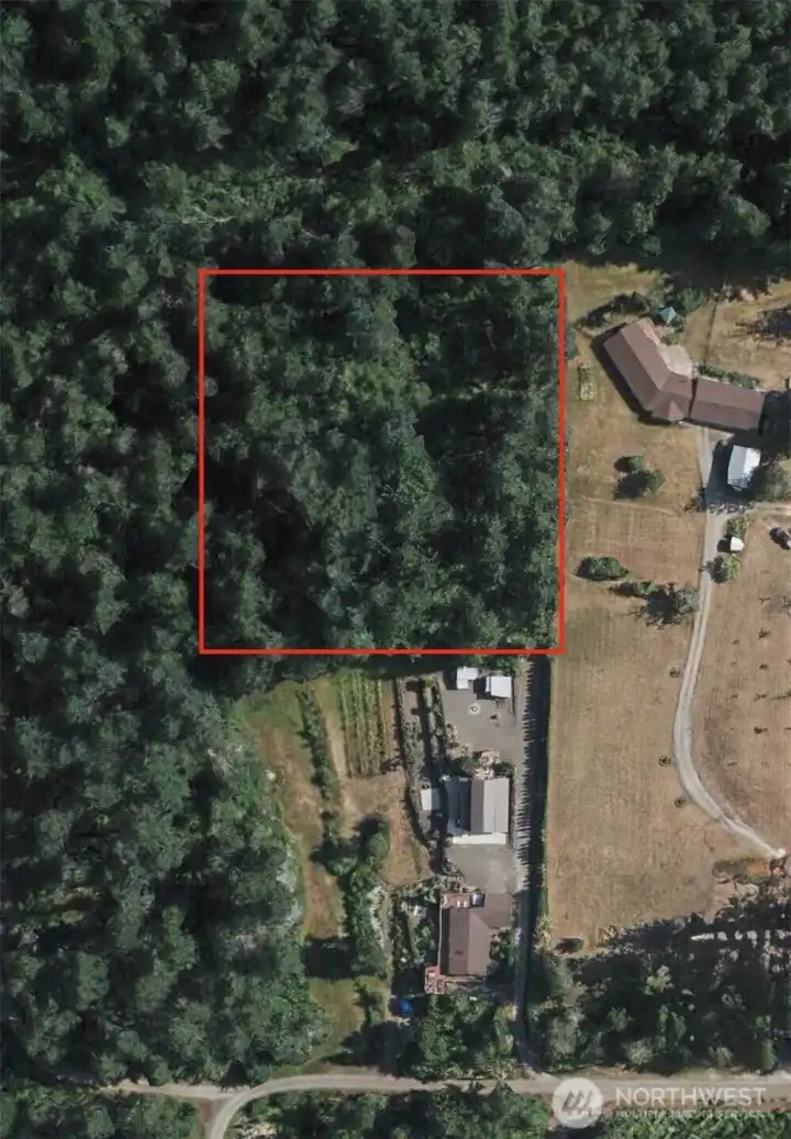 Incredible 2.02 acre lot just off of Clear Creek Rd. Fantastic location.