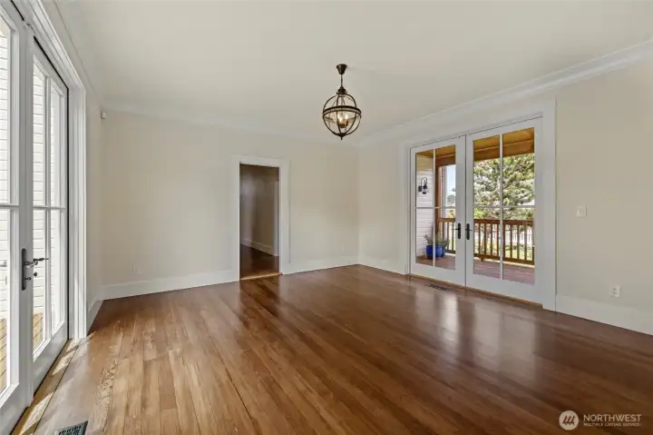 Expansive dining room