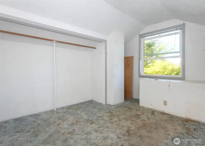Bedroom on the upper floor. Bedroom on the upper floor.