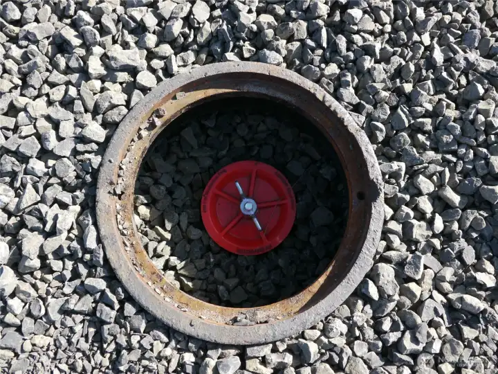 3rd sewer dump in center of lot.  Easy to position and hook up any RV!