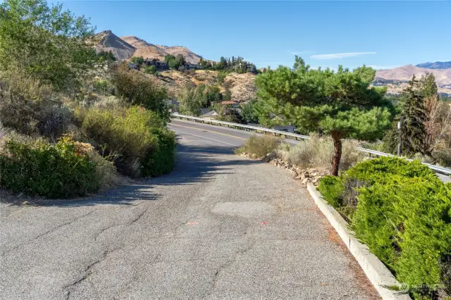 Driveway from Skyline Drive to lot.