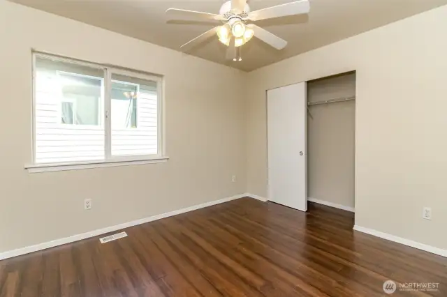 2nd bedroom/Upstairs
